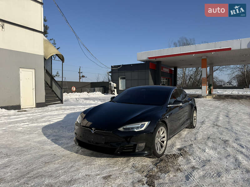 Лифтбек Tesla Model S 2016 в Черновцах фото Лифтбек Tesla Model S 2016 в Черновцах