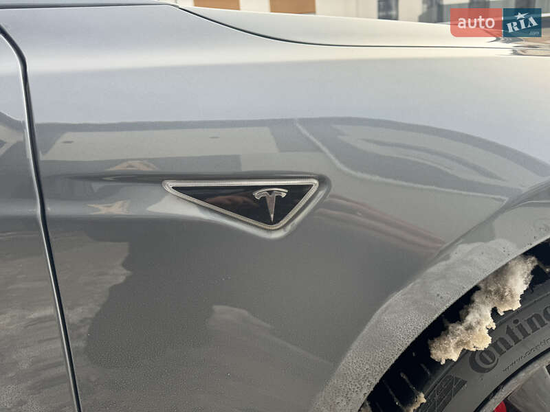 Лифтбек Tesla Model S 2014 в Коломые