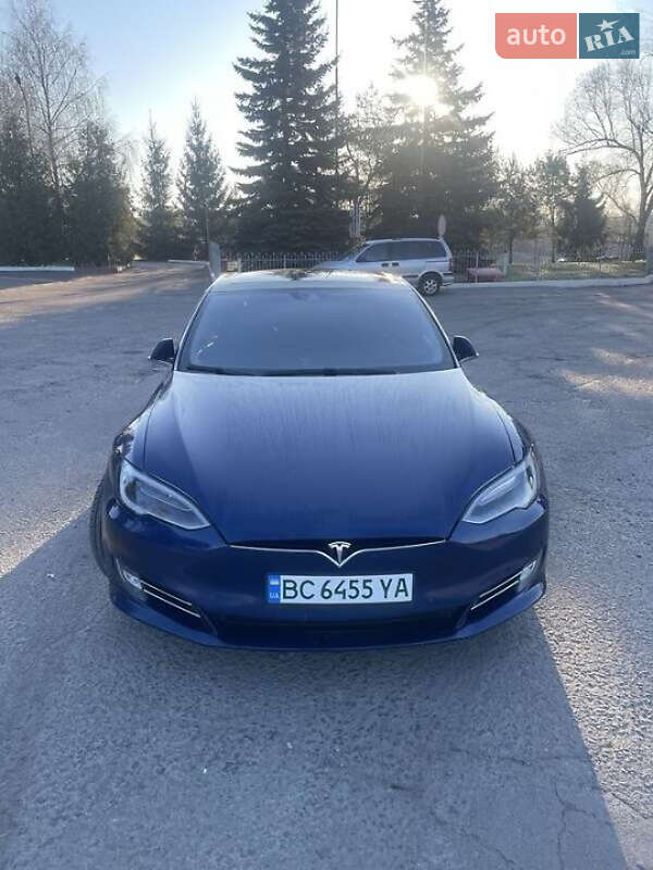 Ліфтбек Tesla Model S 2016 в Львові