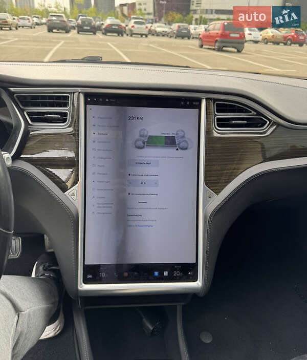 Ліфтбек Tesla Model S 2014 в Львові