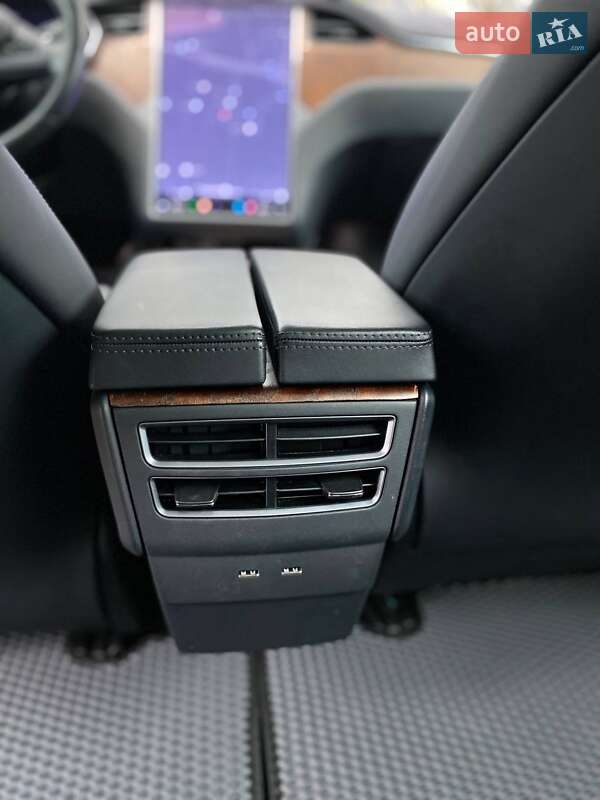 Лифтбек Tesla Model S 2019 в Киеве фото 54 Лифтбек Tesla Model S 2019 в Киеве