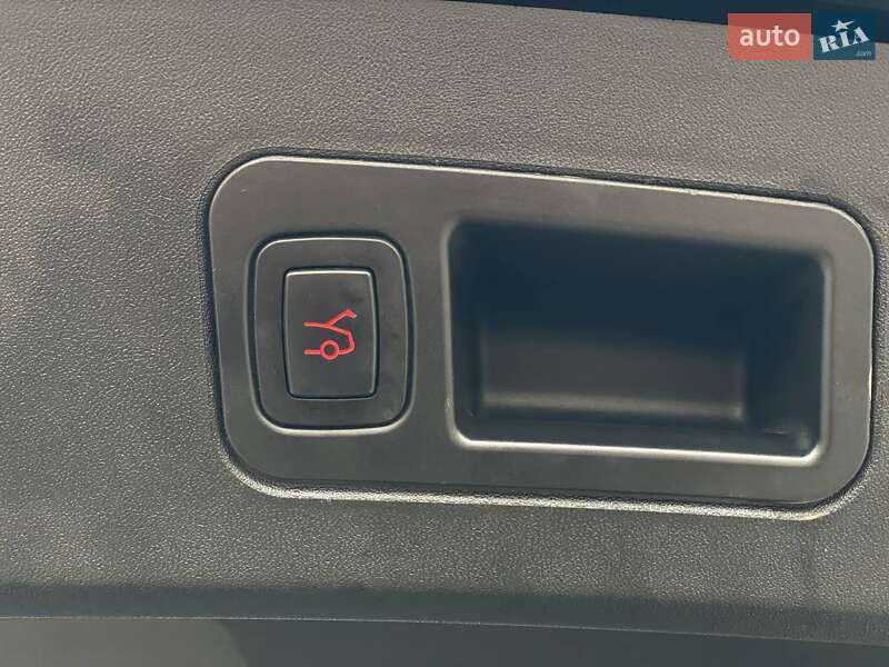 Лифтбек Tesla Model S 2019 в Киеве фото 59 Лифтбек Tesla Model S 2019 в Киеве