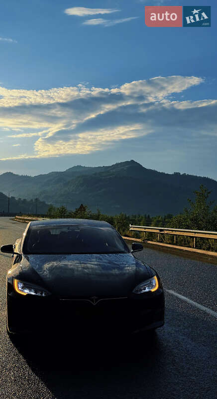 Лифтбек Tesla Model S 2016 в Черновцах фото 21 Лифтбек Tesla Model S 2016 в Черновцах