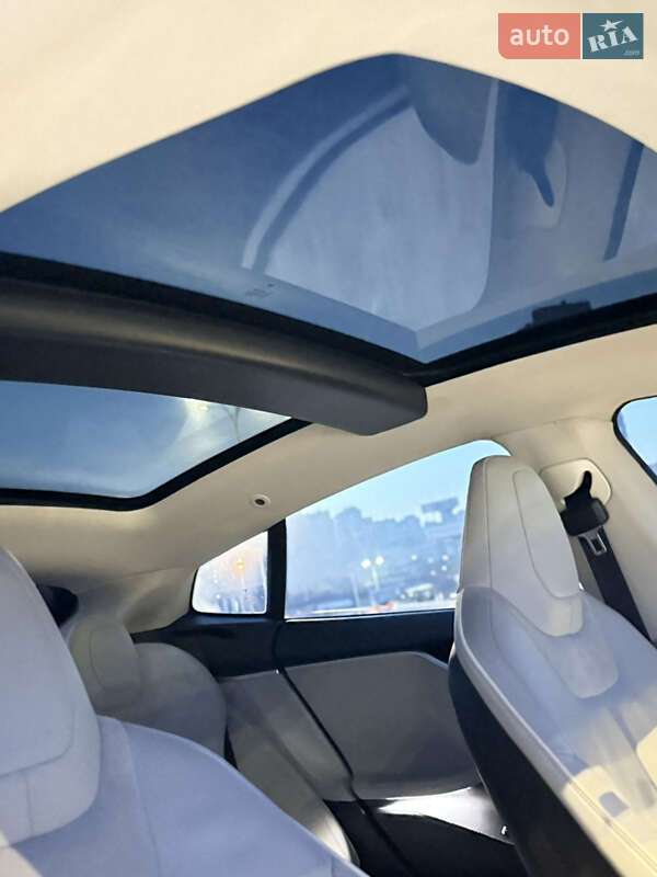 Лифтбек Tesla Model S 2014 в Киеве