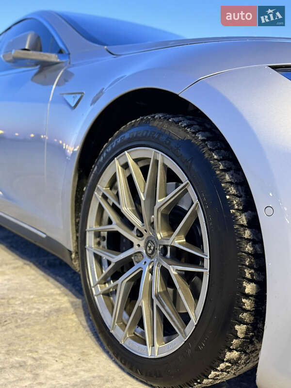 Лифтбек Tesla Model S 2014 в Киеве