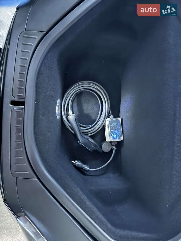 Лифтбек Tesla Model S 2016 в Днепре фото 8 Лифтбек Tesla Model S 2016 в Днепре