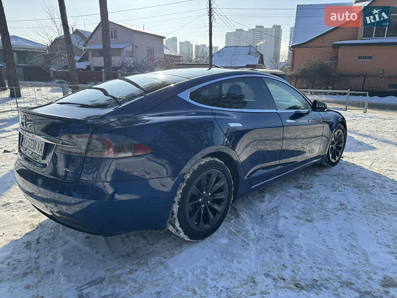Лифтбек Tesla Model S 2016 в Киеве