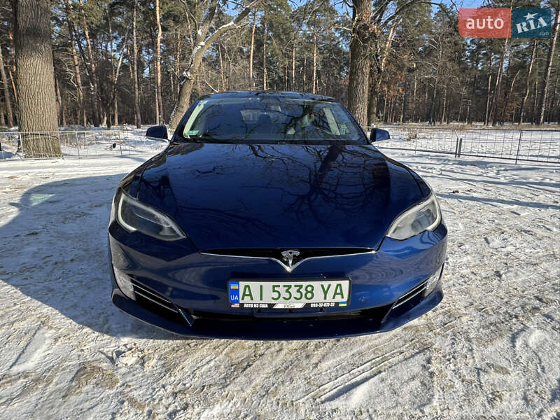 Лифтбек Tesla Model S 2016 в Киеве