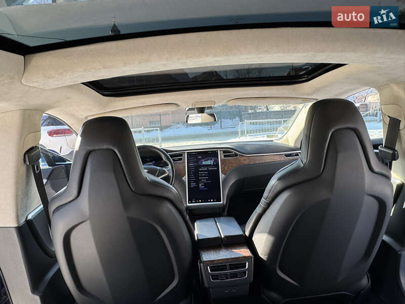 Лифтбек Tesla Model S 2016 в Киеве