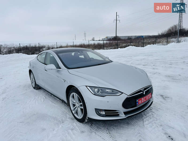 Лифтбек Tesla Model S 2015 в Ровно фото 6 Лифтбек Tesla Model S 2015 в Ровно