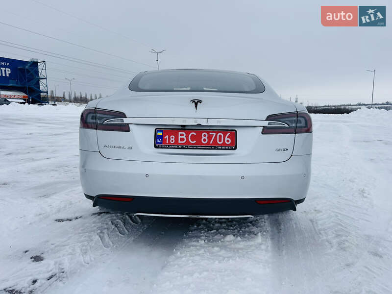 Лифтбек Tesla Model S 2015 в Ровно фото 13 Лифтбек Tesla Model S 2015 в Ровно