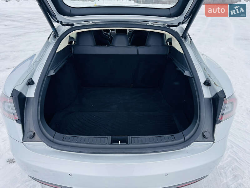 Лифтбек Tesla Model S 2015 в Ровно фото 25 Лифтбек Tesla Model S 2015 в Ровно