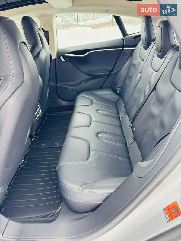 Лифтбек Tesla Model S 2015 в Ровно фото 31 Лифтбек Tesla Model S 2015 в Ровно
