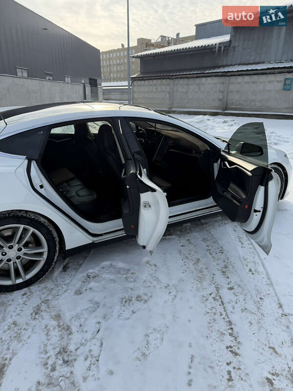 Ліфтбек Tesla Model S 2015 в Києві