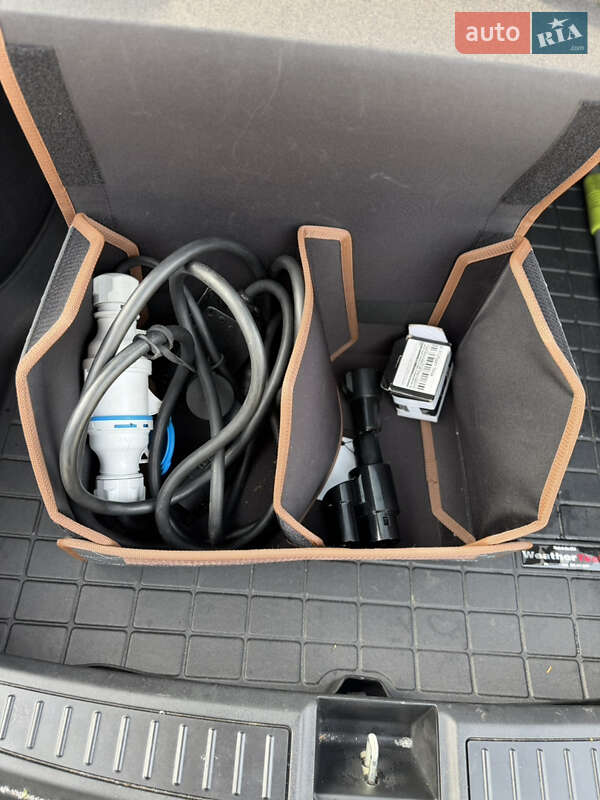 Ліфтбек Tesla Model S 2015 в Києві