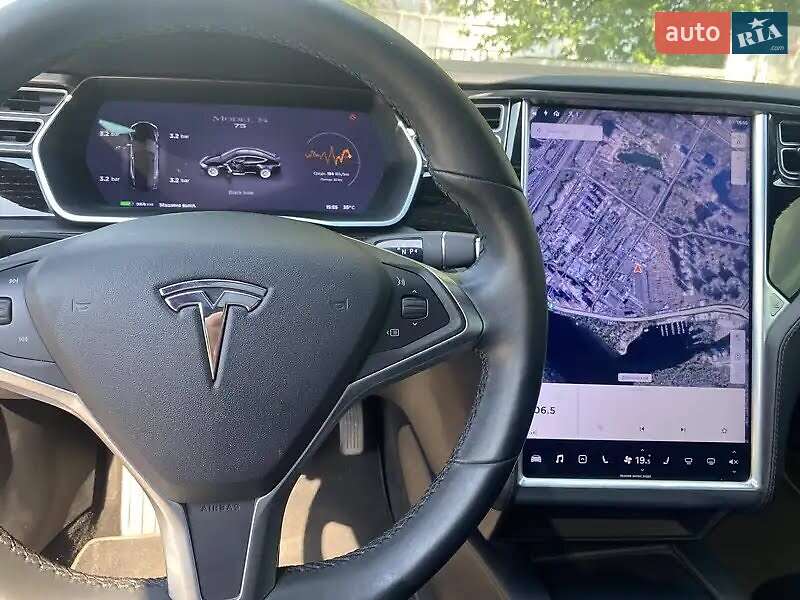 Лифтбек Tesla Model S 2016 в Киеве