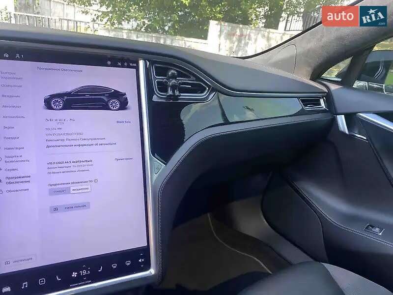 Лифтбек Tesla Model S 2016 в Киеве