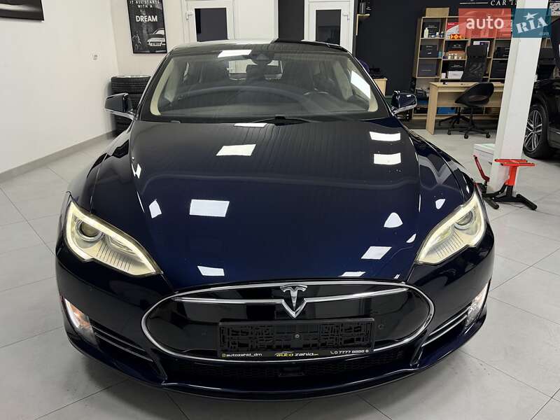 Лифтбек Tesla Model S 2015 в Дрогобыче