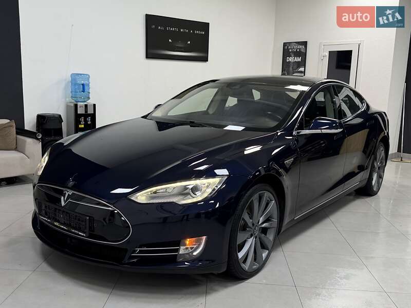Лифтбек Tesla Model S 2015 в Дрогобыче