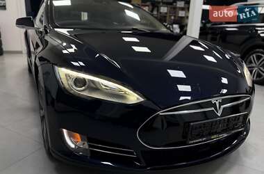 Лифтбек Tesla Model S 2015 в Дрогобыче