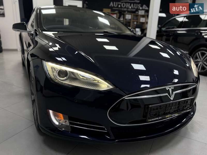 Лифтбек Tesla Model S 2015 в Дрогобыче