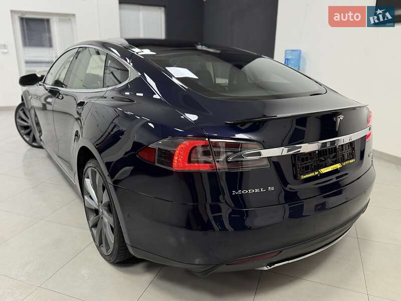 Лифтбек Tesla Model S 2015 в Дрогобыче