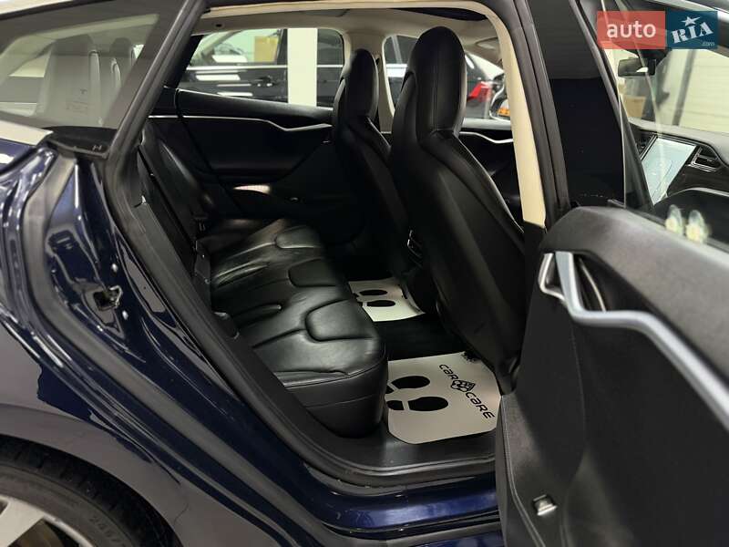 Лифтбек Tesla Model S 2015 в Дрогобыче