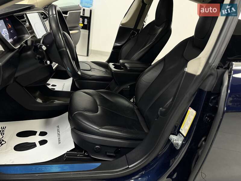 Лифтбек Tesla Model S 2015 в Дрогобыче