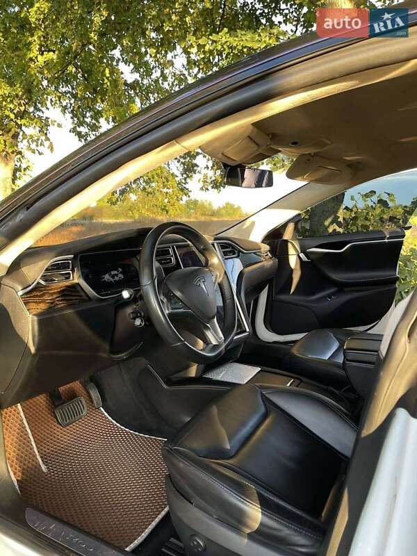 Лифтбек Tesla Model S 2016 в Луцке фото 10 Лифтбек Tesla Model S 2016 в Луцке