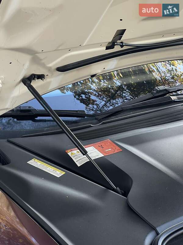 Лифтбек Tesla Model S 2016 в Луцке фото 31 Лифтбек Tesla Model S 2016 в Луцке