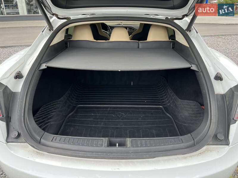 Ліфтбек Tesla Model S 2015 в Дніпрі фото 15 Ліфтбек Tesla Model S 2015 в Дніпрі