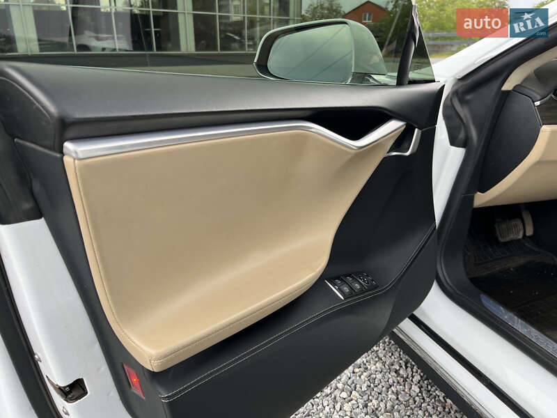Ліфтбек Tesla Model S 2015 в Дніпрі фото 21 Ліфтбек Tesla Model S 2015 в Дніпрі