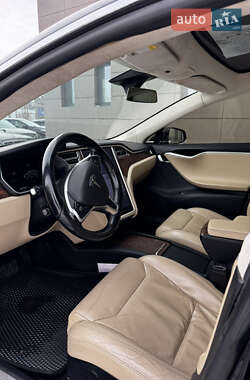 Лифтбек Tesla Model S 2017 в Кривом Роге