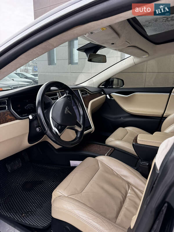 Ліфтбек Tesla Model S 2017 в Кривому Розі