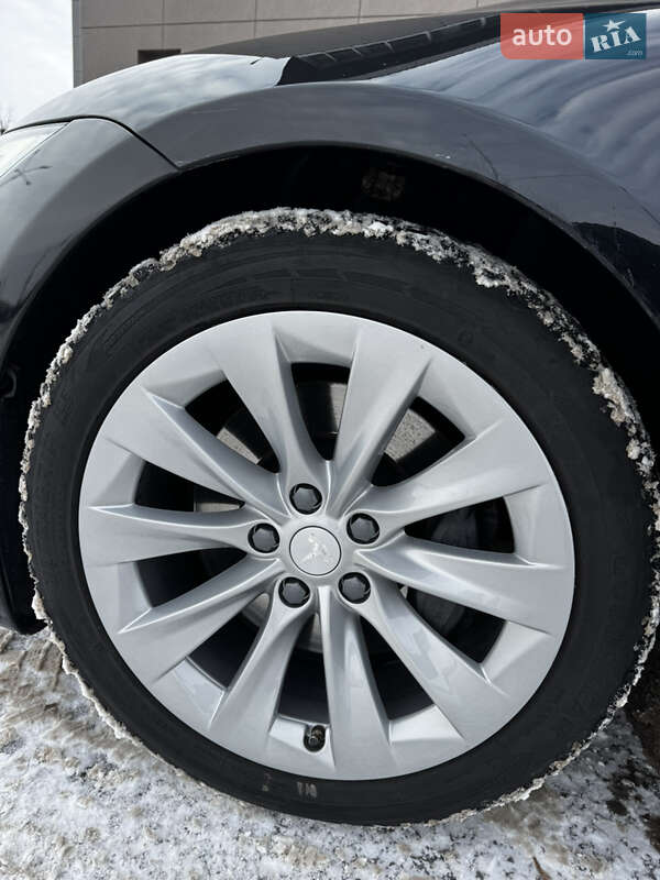 Ліфтбек Tesla Model S 2017 в Кривому Розі