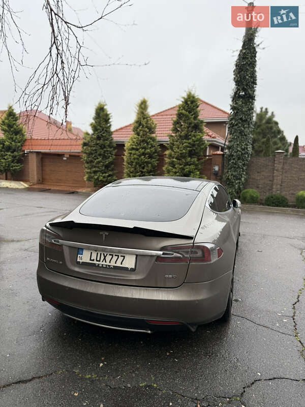 Ліфтбек Tesla Model S 2015 в Одесі