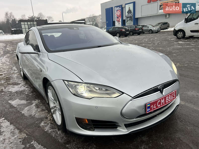 Ліфтбек Tesla Model S 2016 в Ковелі