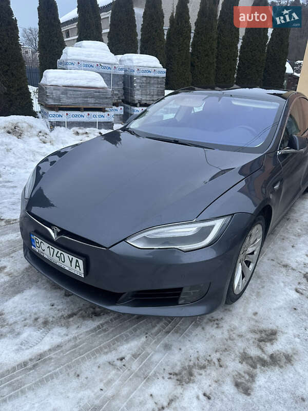 Лифтбек Tesla Model S 2017 в Львове