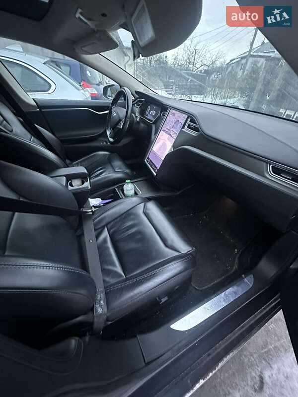 Лифтбек Tesla Model S 2017 в Львове