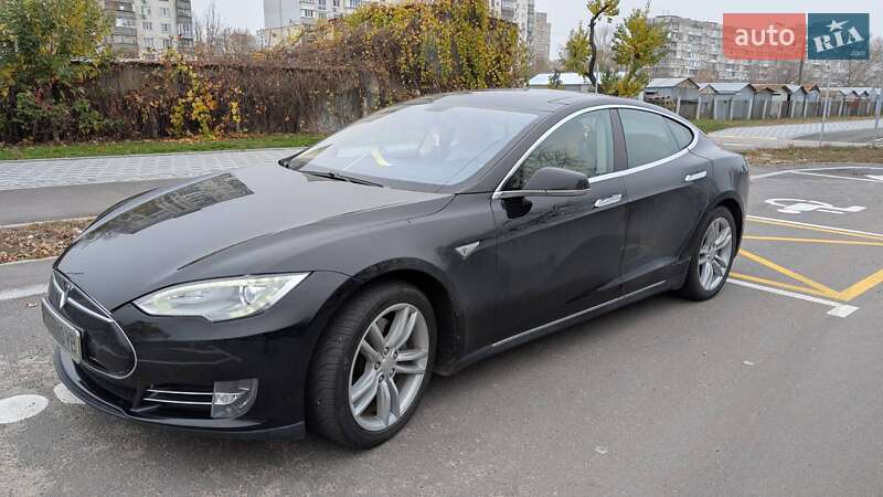 Ліфтбек Tesla Model S 2014 в Києві