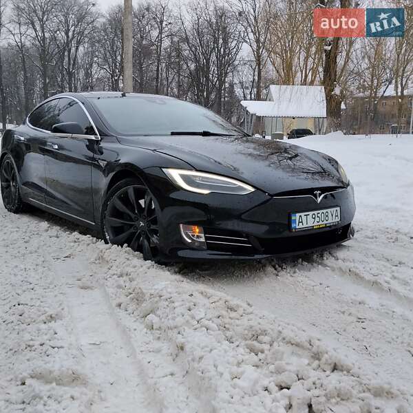 Ліфтбек Tesla Model S 2016 в Івано-Франківську