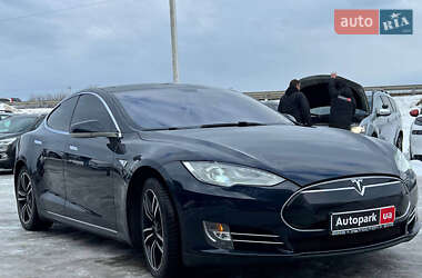Лифтбек Tesla Model S 2014 в Львове