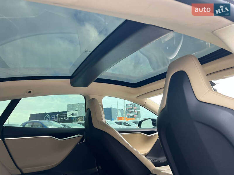 Ліфтбек Tesla Model S 2014 в Львові