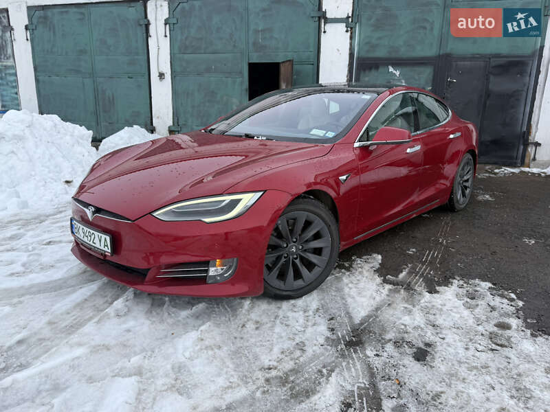 Лифтбек Tesla Model S 2020 в Ровно фото Лифтбек Tesla Model S 2020 в Ровно