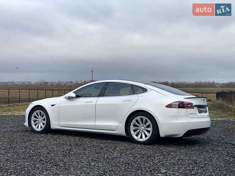 Ліфтбек Tesla Model S 2017 в Луцьку