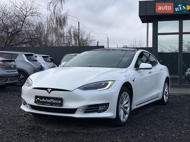 Ліфтбек Tesla Model S 2017 в Луцьку