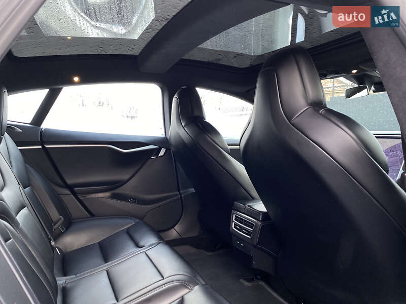 Ліфтбек Tesla Model S 2017 в Луцьку