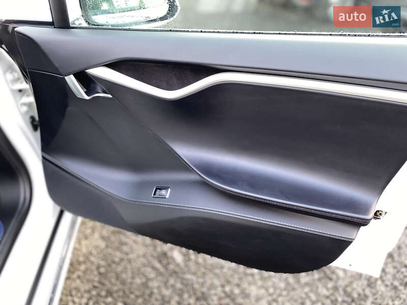Ліфтбек Tesla Model S 2017 в Луцьку