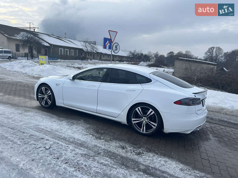 Ліфтбек Tesla Model S 2015 в Бродах