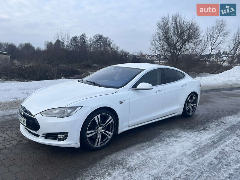 Ліфтбек Tesla Model S 2015 в Бродах